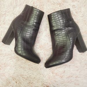 Black Textured Zip Up Chunky Heeled Ankle Booties Size 5 Pretty Little Things